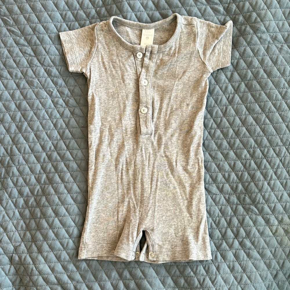 Kate Quinn Organic cotton 3-6 month shortie romper onesie heather grey